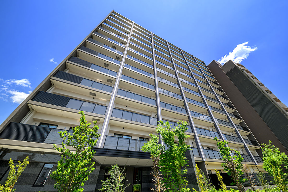 外観南西面見上げ