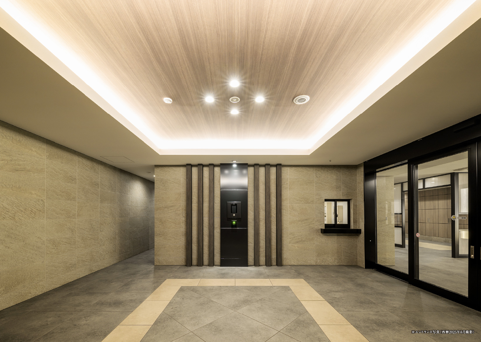 サンクレイドル飯能Ⅱ 風除室夜景